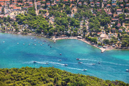 Punat - letecký pohled, ostrov Krk, Chorvatsko