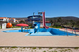 Punat - tobogán u pláže, ostrov Krk, Chorvatsko