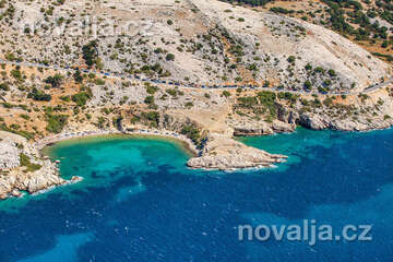 Pláže mezi Punatem a Starou Baškou, ostrov Krk, Chorvatsko