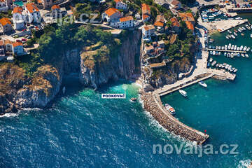 Vrbnik - letecký pohled, ostrov Krk, Chorvatsko