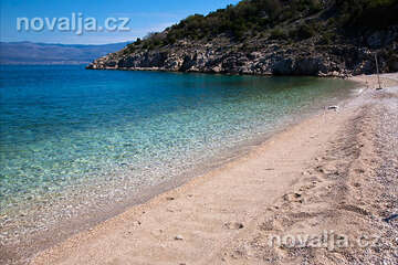 Vrbnik - pláž Potovošće, ostrov Krk, Chorvatsko 	