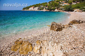 Vela Farska - pláž, ostrov Brač, Chorvatsko