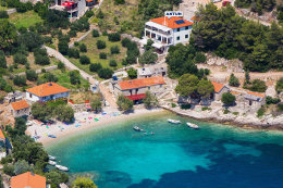 Jižní zátoky ostrova Hvar - zátoka s apartmány Antun, Chorvatsko