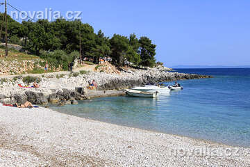 Pláž Mala Milna - letovisko Milna, ostrov Hvar, Chorvatsko