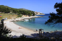 Pláž Mala Milna - letovisko Milna, ostrov Hvar, Chorvatsko
