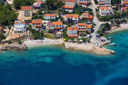 Zavala - pláž pod domem Jasna, ostrov Hvar, Chorvatsko