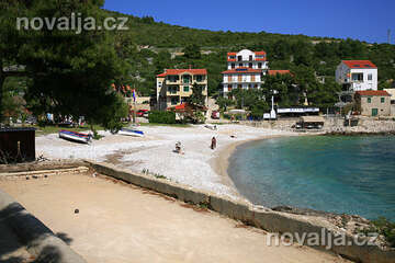 Petanque u pláže Vela Milna - letovisko Milna, ostrov Hvar, Chorvatsko