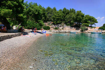 Stomorska - oblázkové pláže, ostrov Šolta, Chorvatsko