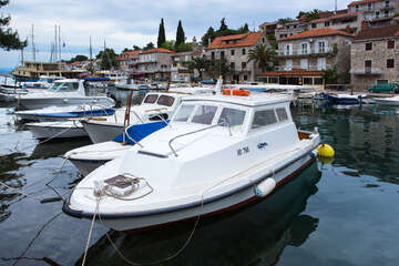 Stomorska - motorová loď pro výlety pro 6 osob, ostrov Šolta, Chorvatsko