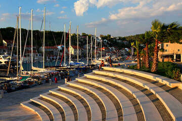 Maslinica, ostrov Šolta, Chorvatsko