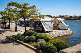 Nin - stánky se suvenýry, Zadarská riviéra, Chorvatsko