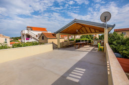 Apartmány Jabuka - společná terasa, Kanica, Šibenická riviéra, Chorvatsko