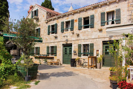 Sukošan - kamenný dům ve starém centru, Zadarská riviéra, Chorvatsko