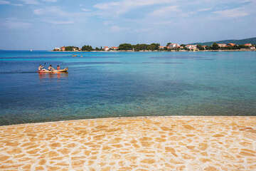 Sukošan - betonová terasa ke slunění, Zadarská riviéra, Chorvatsko