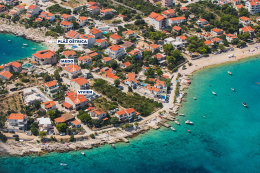 Apartmány Medo - letecký pohled, Sevid, Trogirská riviéra, Chorvatsko
