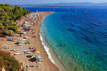Bol - pláž Zlatni rat, ostrov Brač, Chorvatsko