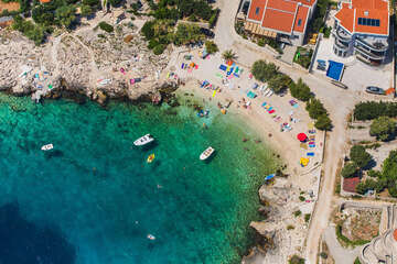 Apartmány Vivien - letecký pohled na pláž Oštrica, Sevid, Trogirská riviéra, Chorvatsko