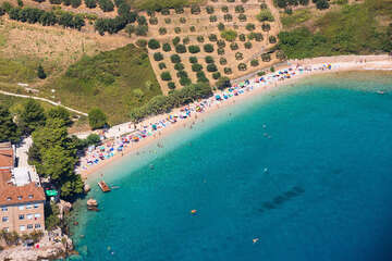 Bol - pláž za dominikánským klášterem, ostrov Brač, Chorvatsko