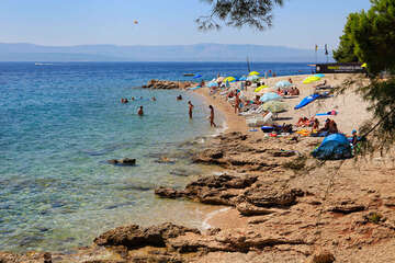 Bol - pláže, ostrov Brač, Chorvatsko