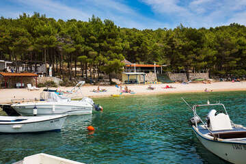 Letovisko Drage - občerstvení na pláži Porat, Zadarská riviéra, Chorvatsko