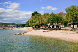 Vodice - Lovetovo - pláže, Šibenická riviéra, Chorvatsko