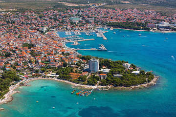 Vodice - Blata, Plava plaža, letecký pohled, Šibenická riviéra, Chorvatsko
