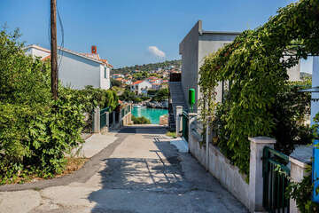 Apartmány Ovrlja - ulička k pláži, Kanica, Šibenická riviéra, Chorvatsko