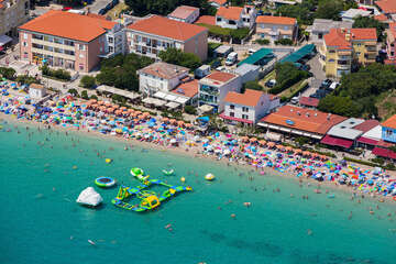 Baška - pláž Vela plaža - letecký pohled, ostrov Krk, Chorvatsko