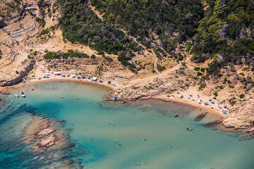 Další pláže severně od Loparu, ostrov Rab, Chorvatsko