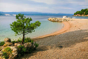 Pláže Medići, Omišská riviéra, Chorvatsko