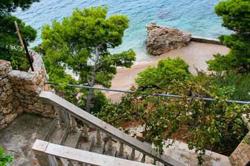 Pláže Medići, Omišská riviéra, Chorvatsko