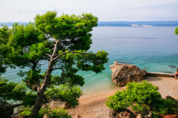 Pláže Medići, Omišská riviéra, Chorvatsko