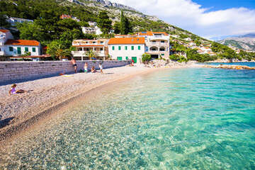Pisak - pláže, Omišská riviéra, Chorvatsko