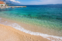 Pisak - pláže, Omišská riviéra, Chorvatsko