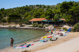 Pláž Čigrada, ostrov Murter, Chorvatsko