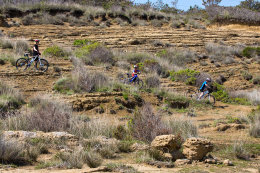 Cyklistika na Loparu, příjezd k pláži Ciganka, ostrov Rab, Chorvatsko