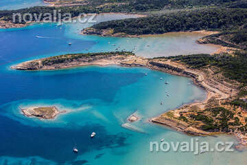 Další pláže severně od Loparu, ostrov Rab, Chorvatsko