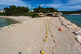 Maslinica - pláže, ostrov Šolta, Chorvatsko