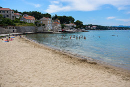 Lumbarda - písečná pláž Tatinja, ostrov Korčula, Chorvatsko