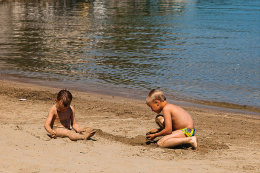 Lumbarda - písečná pláž Tatinja, ostrov Korčula, Chorvatsko