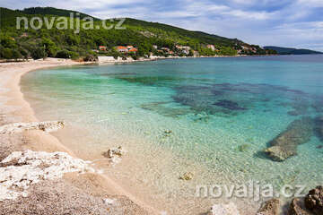 Prižba - písčitooblázková pláž Vela plaža, ostrov Korčula, Chorvatsko