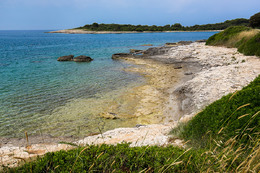 Pula - Banjole - ploché kameny, poloostrov Istrie, Chorvatsko