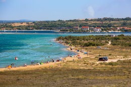 Sabunike - písečná Královnina pláž, Zadarská riviéra, Chorvatsko