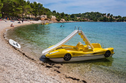 Letovisko Drage - oblázková pláž Porat, Zadarská riviéra, Chorvatsko