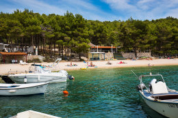 Letovisko Drage - občerstvení na pláži Porat, Zadarská riviéra, Chorvatsko