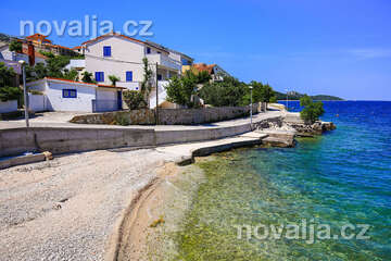 Ražanj - oblázková pláž Ljoljinica-Mezaroca, Šibenická riviéra, Chorvatsko