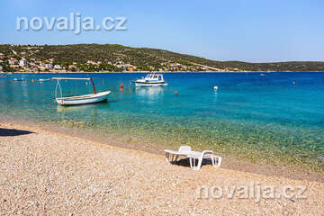 Sevid - oblázková pláž, Trogirská riviéra, Chorvatsko