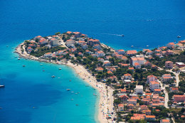 Sevid - letecký pohled, Trogirská riviéra, Chorvatsko