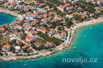 Sevid - letecký pohled, Trogirská riviéra, Chorvatsko