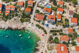 Sevid - letecký pohled, Trogirská riviéra, Chorvatsko